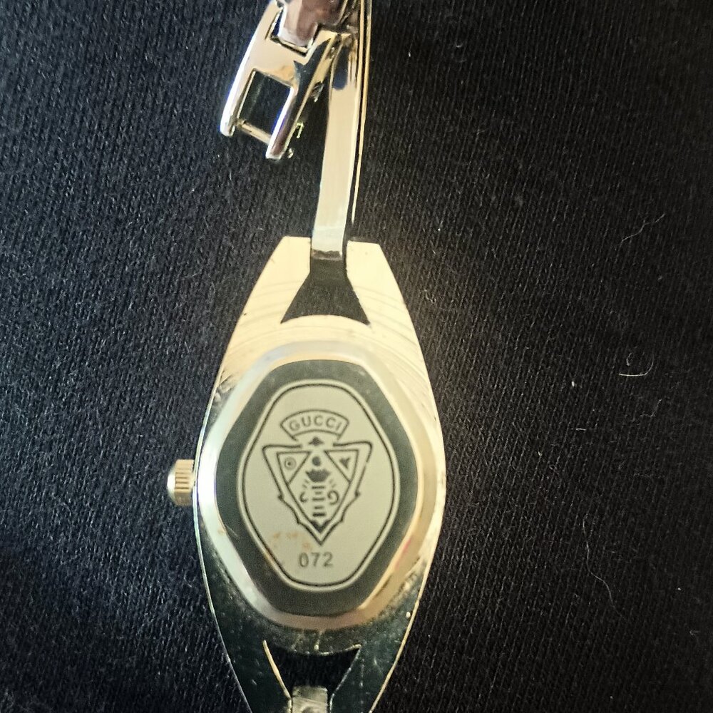 Gucci watch with two diamond chips - Picture 3 of 8